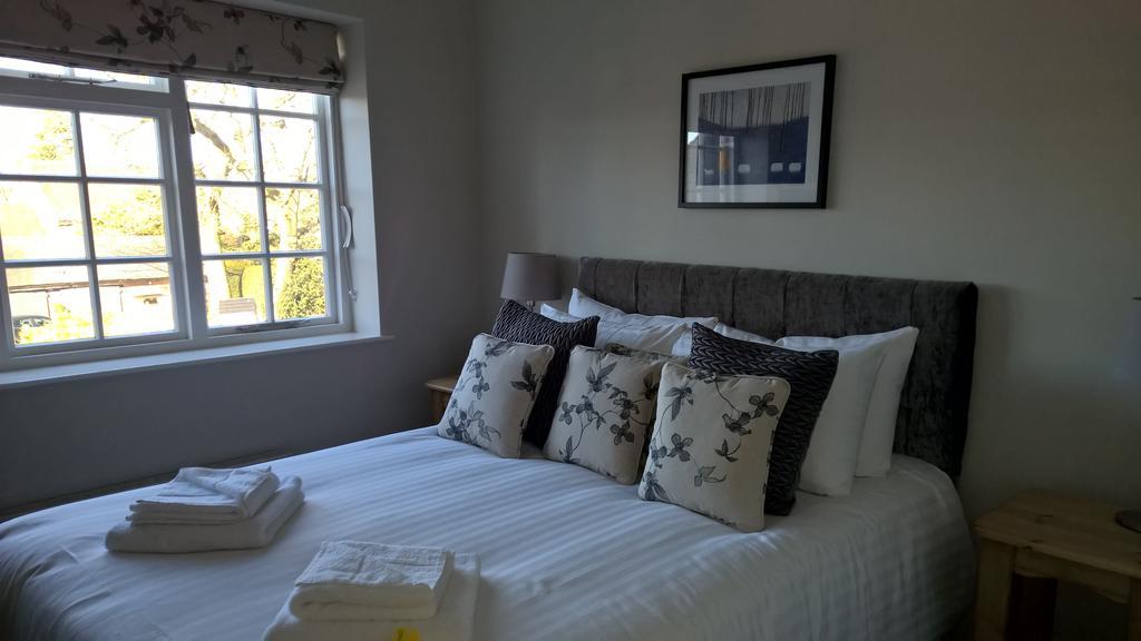 Crown Inn Marston Montgomery Extérieur photo