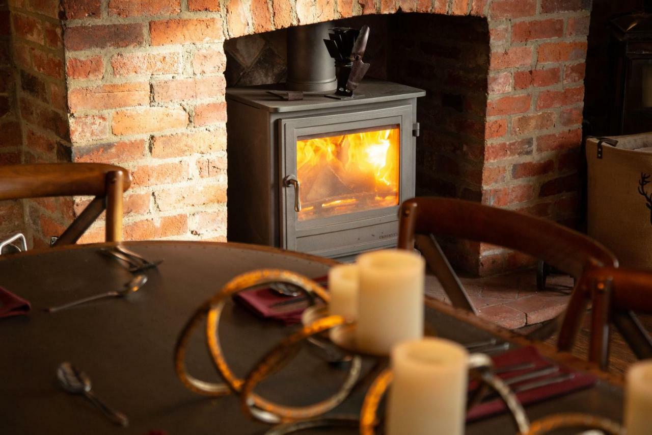 Crown Inn Marston Montgomery Extérieur photo