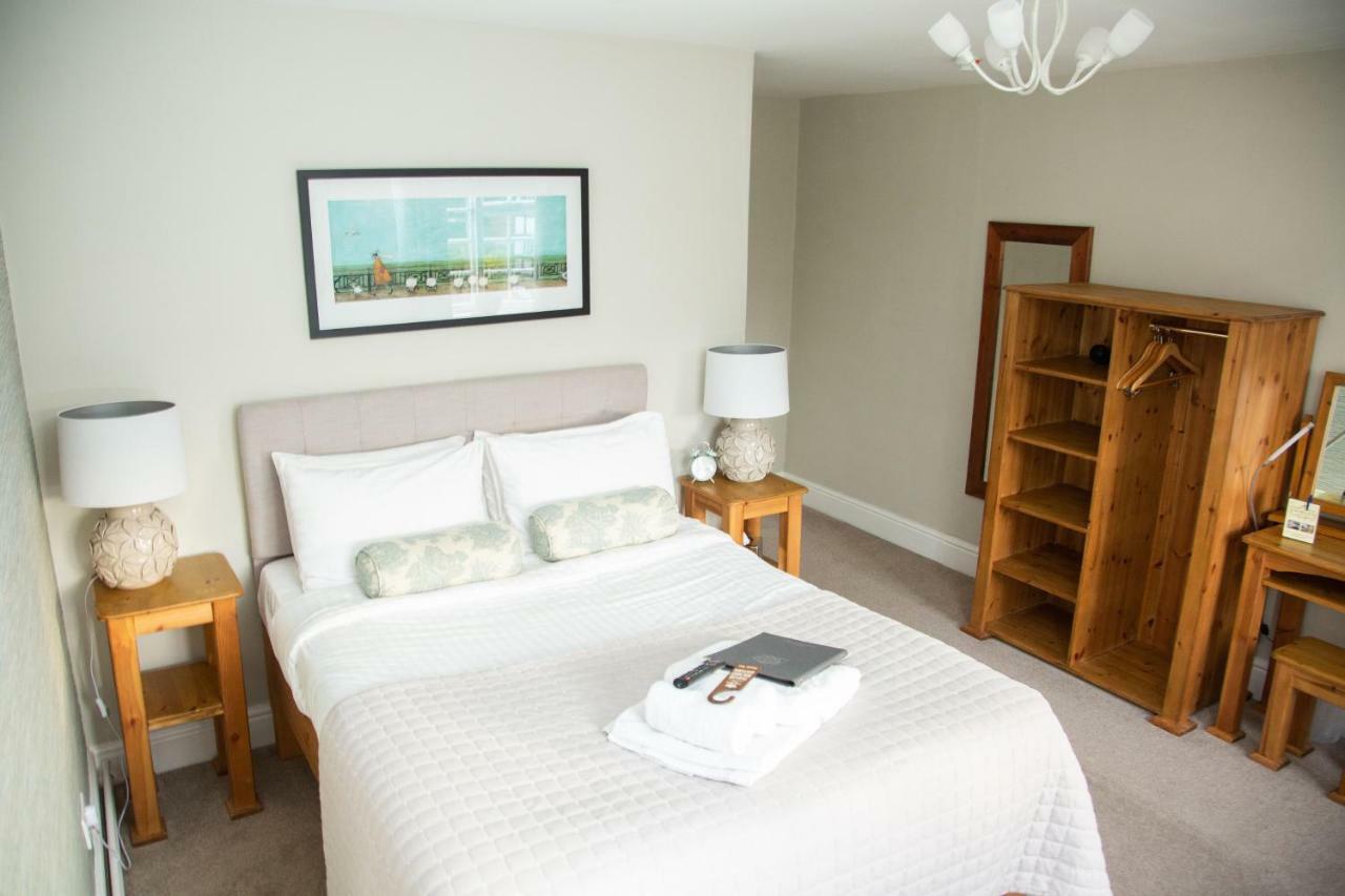 Crown Inn Marston Montgomery Extérieur photo